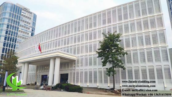 Хорошая цена Перфорационный металлолист алюминиевого порошка PVDF, покрытый белым цветом толщиной 3 мм для облицовки стен онлайн