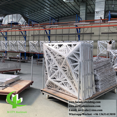 Архитектурная алюминиевая облицовка PVDF Золотой цвет Металлический экран Прочная отделка Противоржавеющая Огнеупорная класс 1