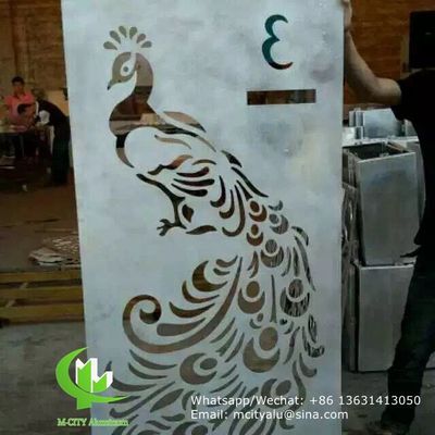 Хорошая цена Алюминиевая лазерная резка с порошковым покрытием и узором павлина для декора лобби 1000x2000 мм онлайн