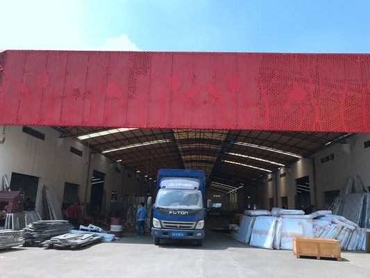 Хорошая цена Художественные узоры на перфорированных алюминиевых панелях с порошковым покрытием для облицовки фасадов стандартного размера 1000x2000 мм онлайн