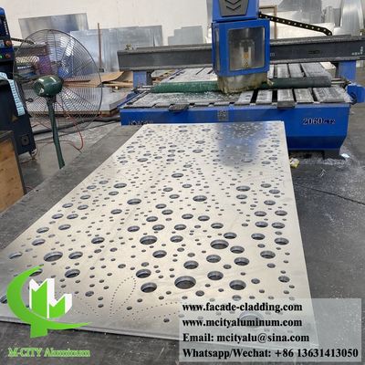 Хорошая цена Декоративный металлический экран с порошковым покрытием и алюминиевая панель с индивидуальным дизайном, вырезанная лазером, размером 1000x2000 мм онлайн